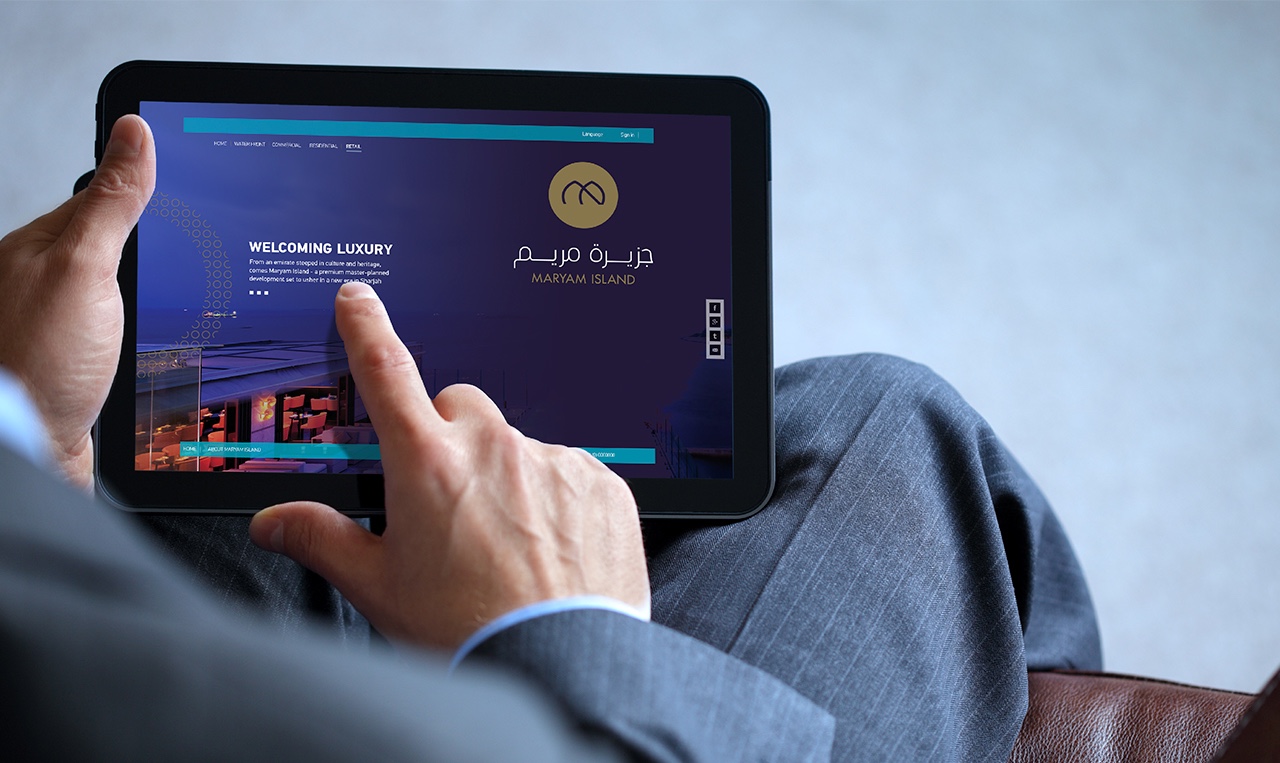 A person points to a computer screen showing part of the multimedia designs developed for Maryam Islands